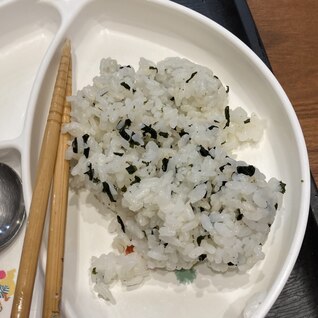 刻みわかめ入り混ぜご飯